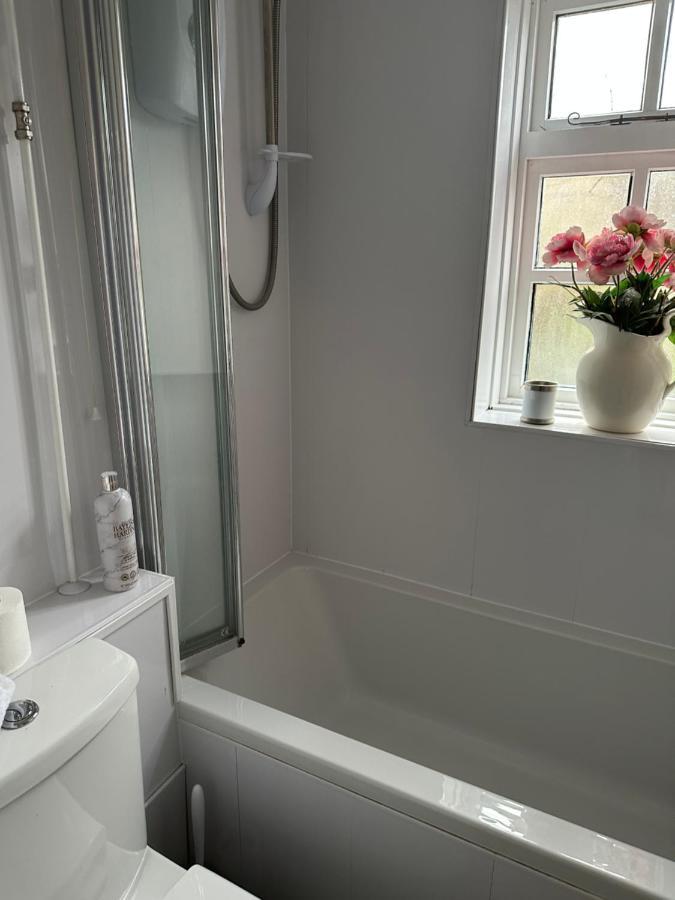 2 Bedroomed Cottage Near Quay 布莱克尼 外观 照片